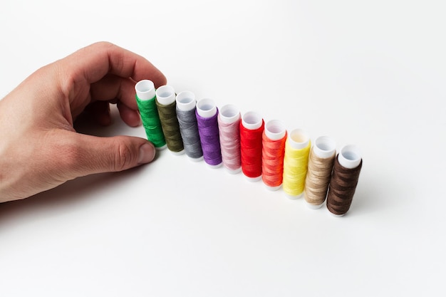 Haftowane motywy na tkaninie